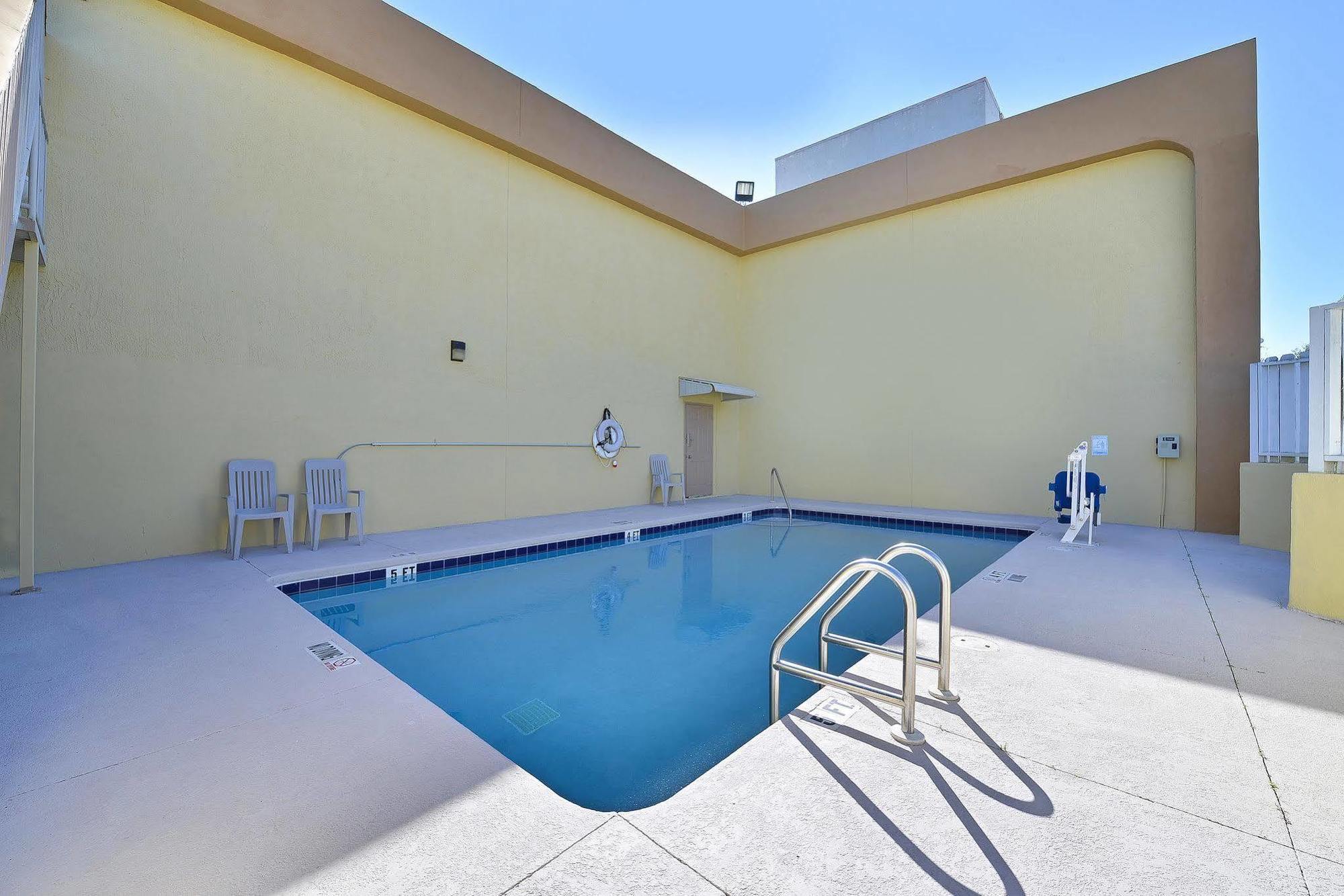 Travel Inn Winter Haven Ngoại thất bức ảnh